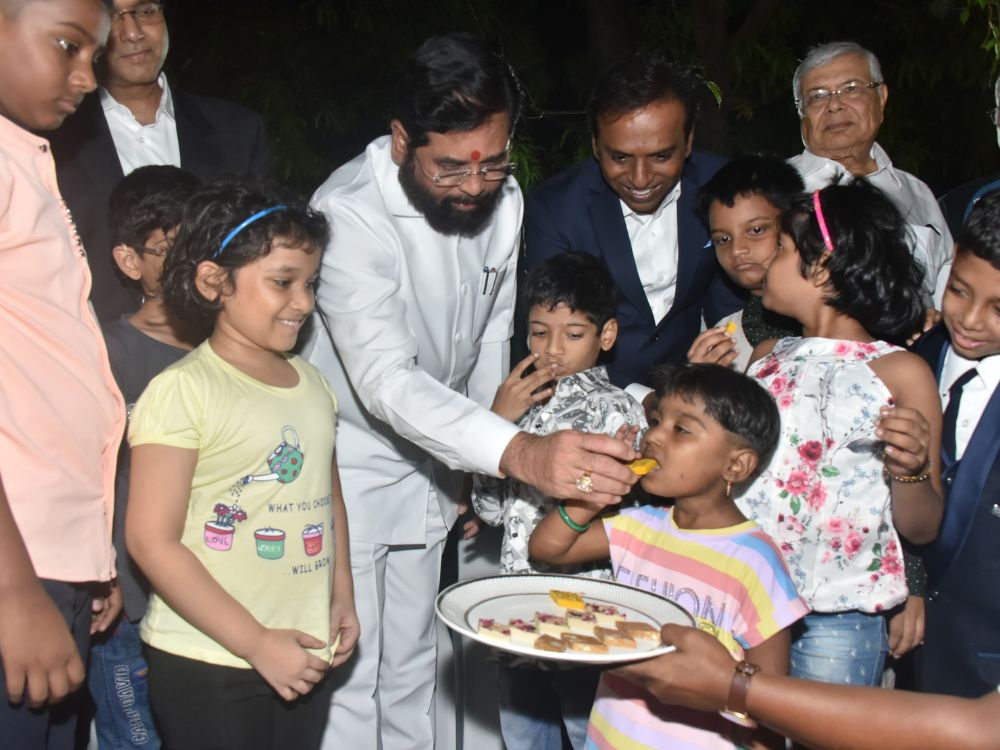 मुख्यमंत्री एकनाथ शिंदे यांनी केली दिवाळी